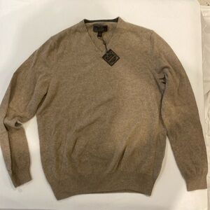 Jos A Bank tan v-neck sweater NEW WITH TAGS - never worn
